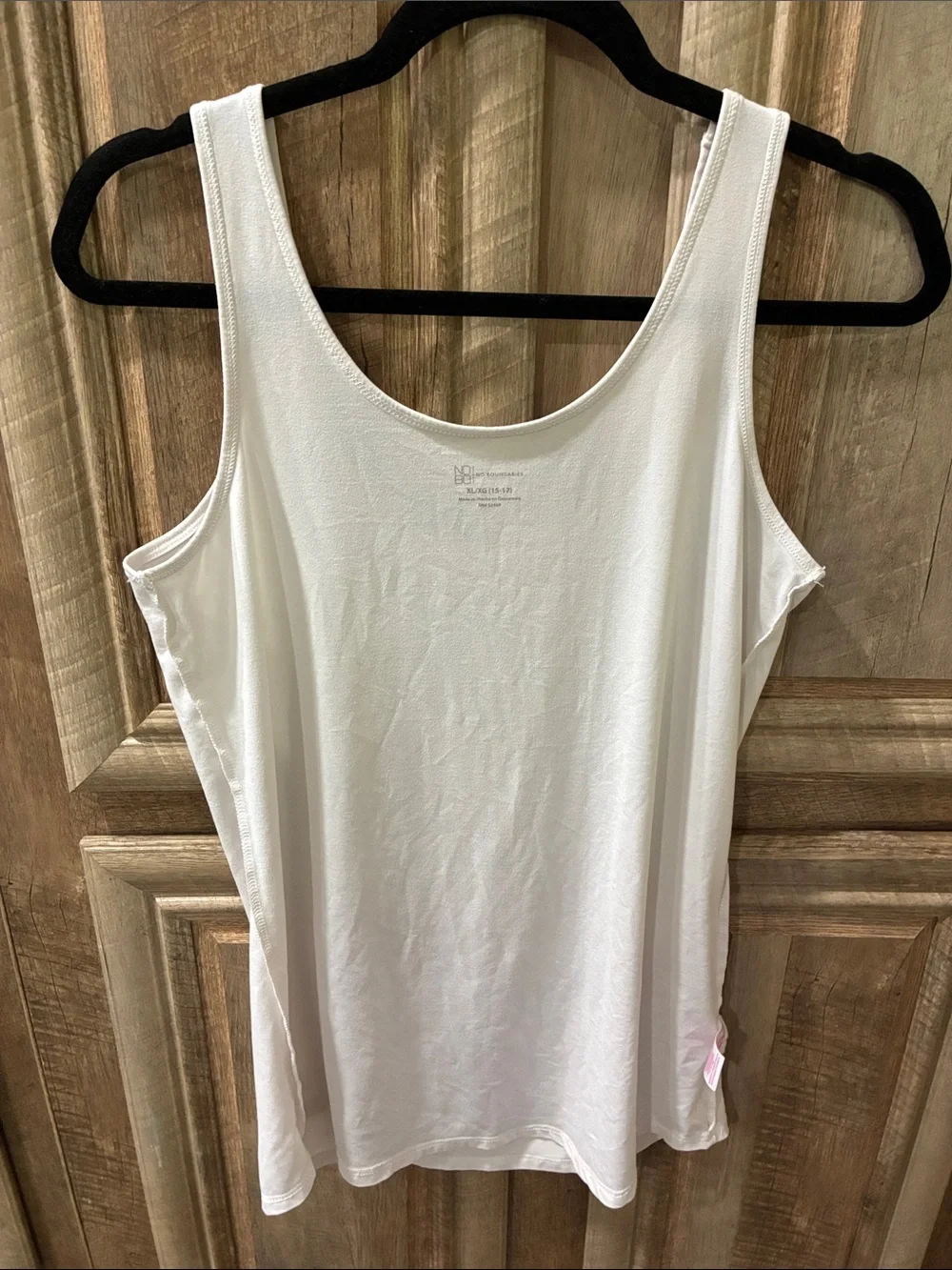 No Boundaries White Scoop Neck Tank Top - Picture 6 of 9
